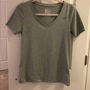 Nike short sleeve basic grey tee.